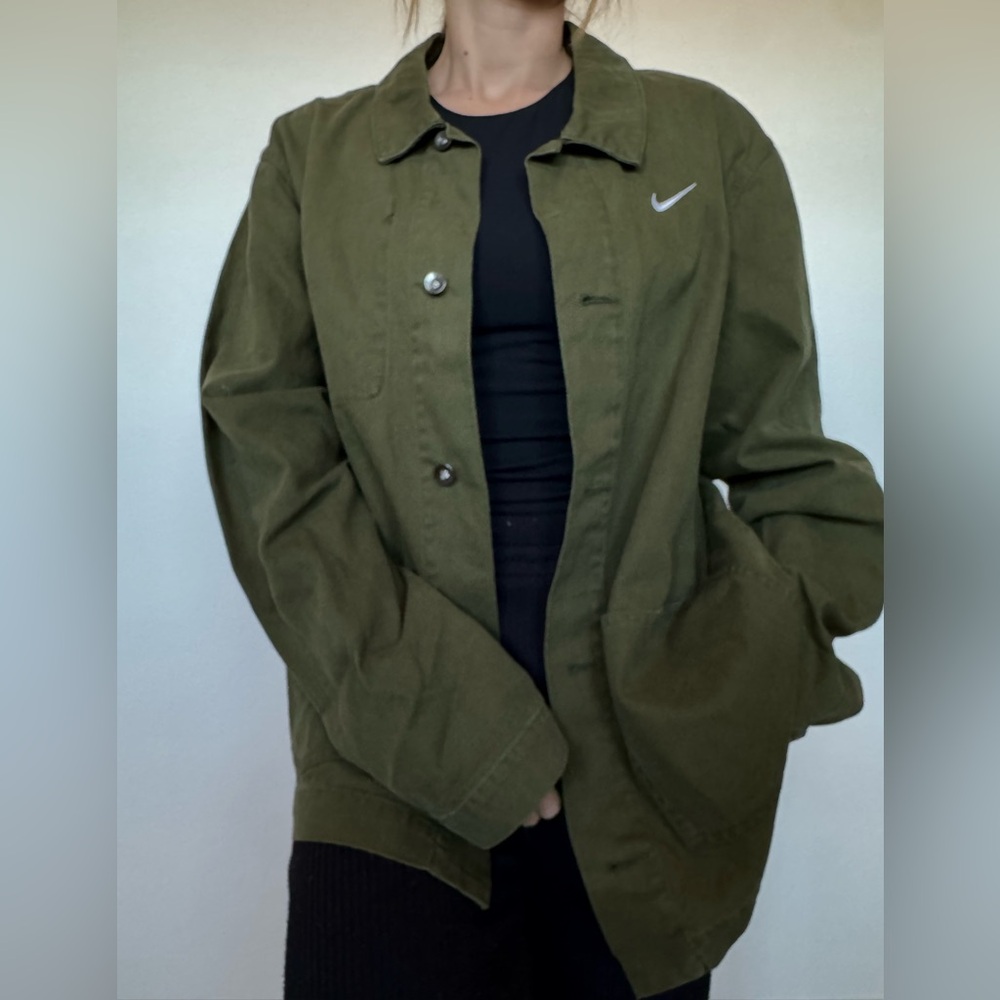 Nike Women’s Oversize Khaki Green Shirt Jacket - Picture 4 of 5